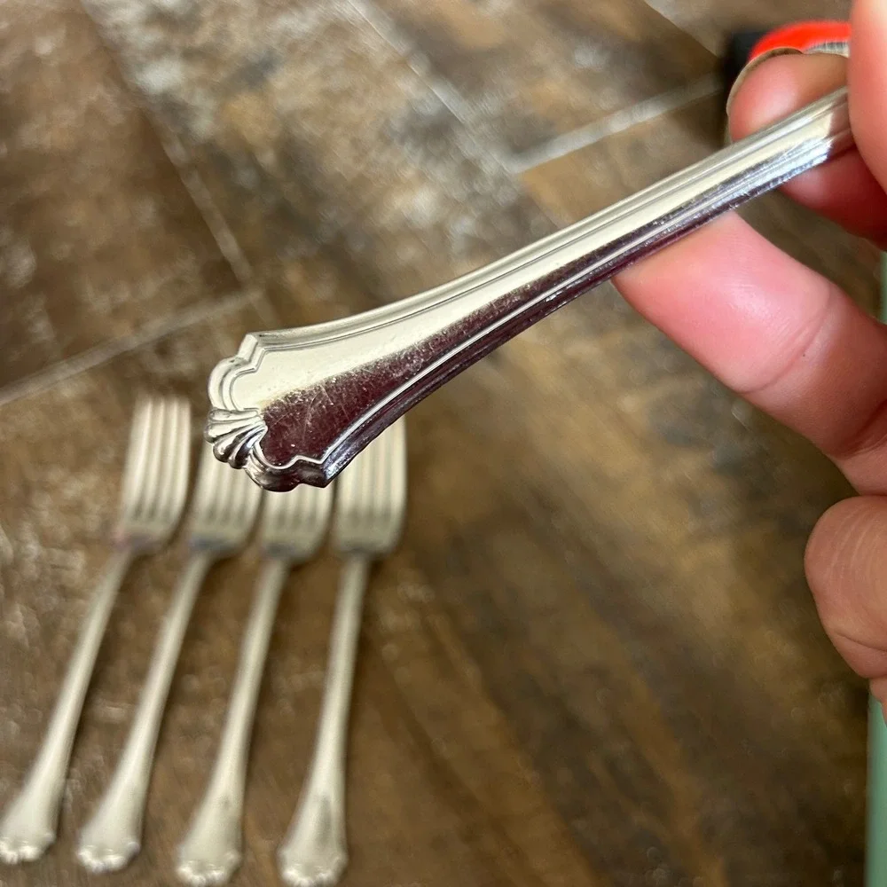 Oneida Midtowne Stainless USA Glossy Scalloped Dinner Forks Set of 5 Silverware